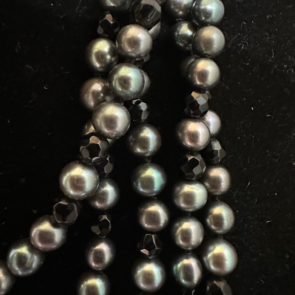 Pearl and garnet flapper length 100” necklace - Picture 5 of 9